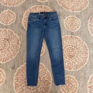 Kut from the Kloth Skinny Jeans in Medium Blue Wash